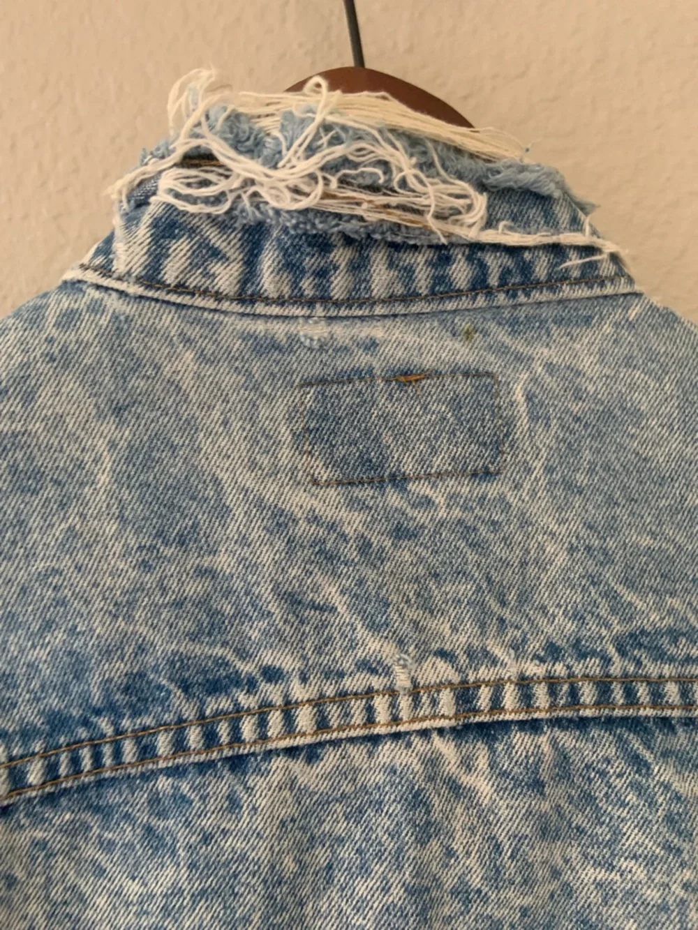 Vintage Levi’s Wash Distressed Denim Jacket - Mens m